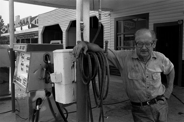 Références étatsuniennes n° 14, Pompiste francophone à Saint Martinville, Louisiane, septembre 1980, Jean pierre Morcrette