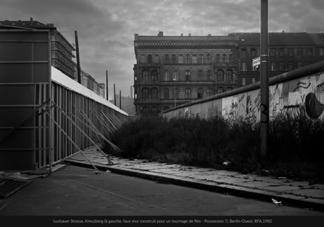 Luckauer Strasse, Kreuzberg (à gauche, faux mur construit pour un tournage de film - Possession ?), Berlin-Ouest, RFA, 1982