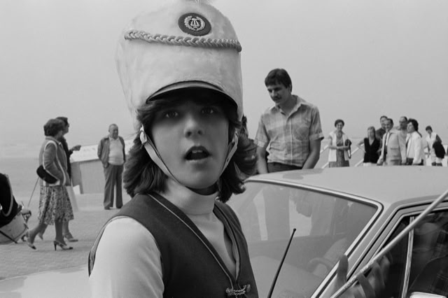 Instantané, Majorette sur la côte belge, 1979