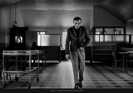 Instantané, Dans un hôpital psychiatrique, France, 1978, photographie Jean pierre Morcrette