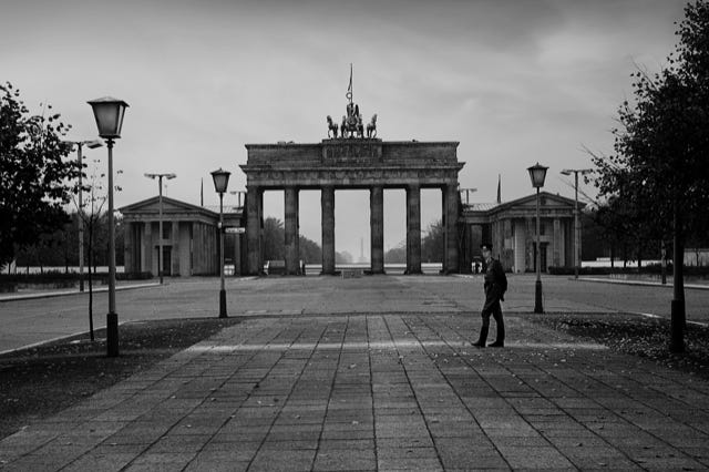 Pariser Platz et Porte de Brandebourg, Berlin-Est, 1982, Jean pierre Morcrette